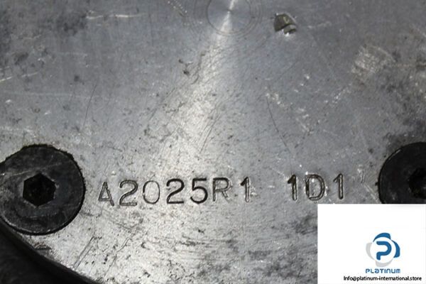 poggi-a2025r1-1d1-3-way-independent-shafts-right-angle-gearbox-2