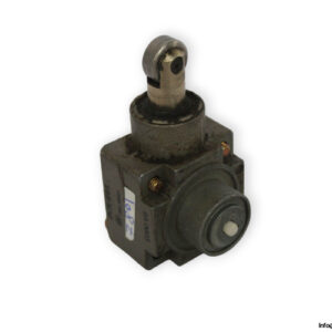 telemecanique-ZCK-E64-limit-switch-head-(used)