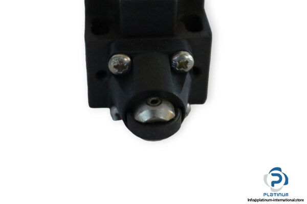 schmersal-ZR-236-11z-M20-limit-switch-(new)-1