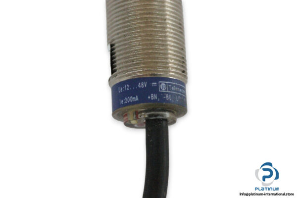 telemecanique-XS1M18PA370L1-inductive-proximity-sensor-new-2
