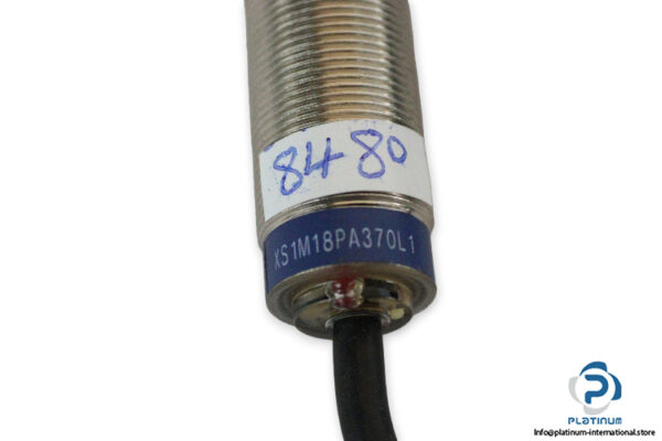 telemecanique-XS1M18PA370L1-inductive-proximity-sensor-new-4