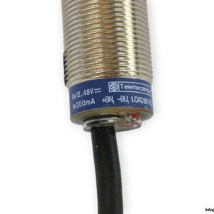 telemecanique-XS1M18PB370-inductive-proximity-sensor-new-2