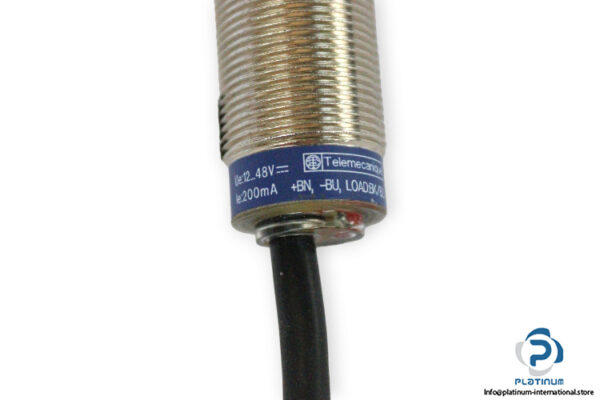 telemecanique-XS1M18PB370-inductive-proximity-sensor-new-2