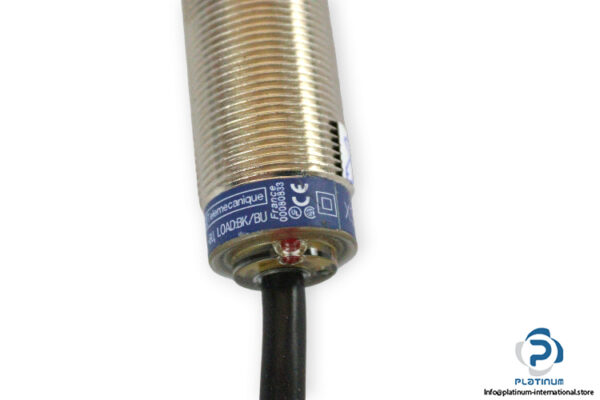 telemecanique-XS1M18PB370-inductive-proximity-sensor-new-3