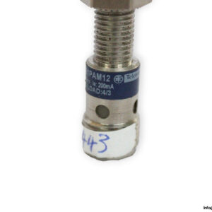 telemecanique-XS1N18PA340D-inductive-sensor-used-4