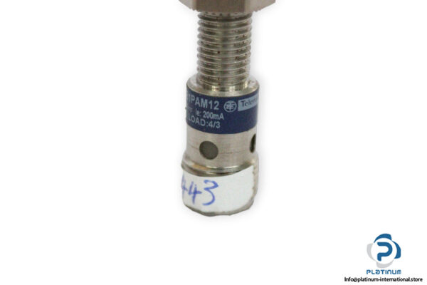 telemecanique-XS1N18PA340D-inductive-sensor-used-4