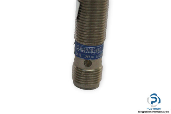 telemecanique-XS1N12PB349D-inductive-sensor-(used)-1