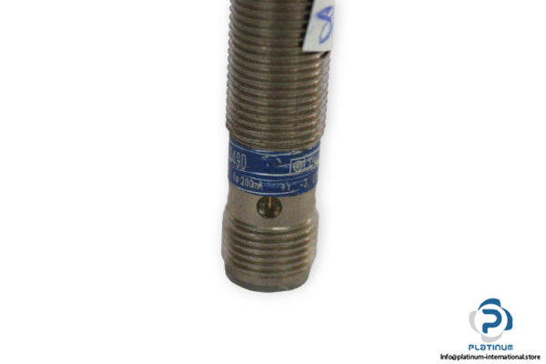 telemecanique-XS1N12PB349D-inductive-sensor-(used)-2