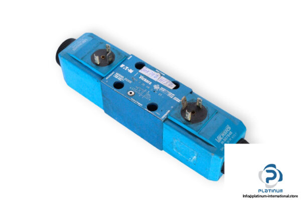 vickers-DG4V-3-2N-VM-U-H7-60-directional-control-valve-used