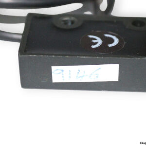 omron-D40B-1B10-compact-non-contact-door-switch-used-3