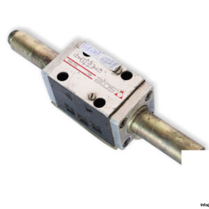 Atos-DHS-713_40-solenoid-operated-directional-valve-witout-coil-(used)