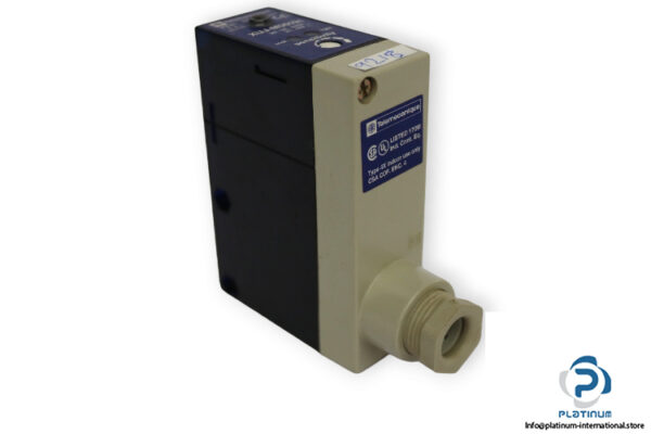 telemecanique-XUJ-M06031-photoelectric-reflex-sensor-new