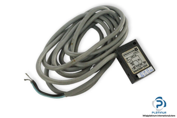 telemecanique-XSG-H023100-inductive-proximity-sensor-used