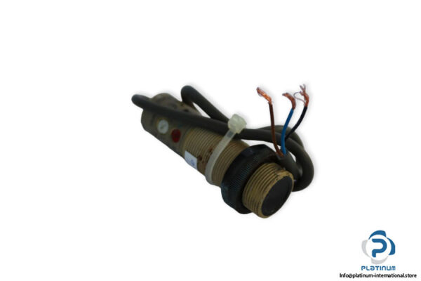 omron-E3F2-DS30C4-photoelectric-diffuse-reflective-sensor-used