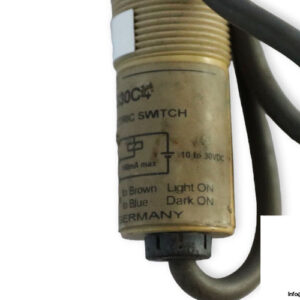 omron-E3F2-DS30C4-photoelectric-diffuse-reflective-sensor-used-2