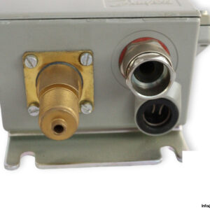 danfoss-KPS35-060-3100-pressure-switch-(used)-1