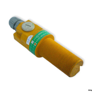 truck-BC10-P30SR-VP6X-proximity-switch-sensor-(used)