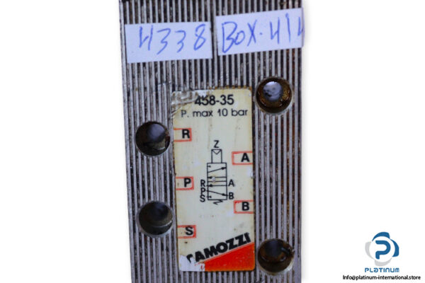 Camozzi-458-35-air-pilot-valve-(used)-1