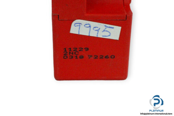 guard-master-TROJAN-T15-safety-interlock-switch-(new)-2