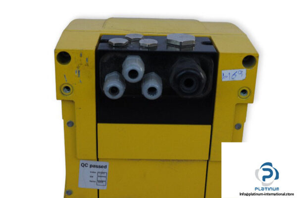 sick-S30A-7011DA-safety-laser-scanner-(new)-1