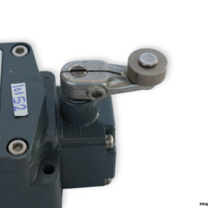 azbil-VCL-5101-H-waterproof-limit-switch-(new)-3