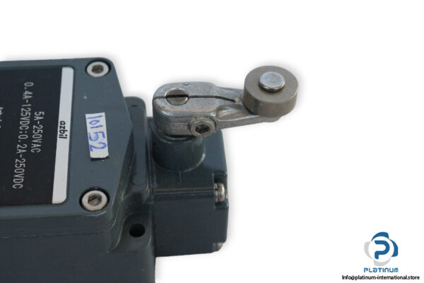 azbil-VCL-5101-H-waterproof-limit-switch-(new)-3