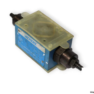 Vickers-DGMFN-3-Y-A2W-B2W-41-flow-restrictor-valve-(used)