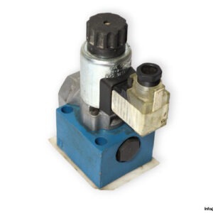 Vickers-M-3-SEW-10-U13_420-M-G205-N9K4-3-02733-solenoid-operated-directional-valve-(used)