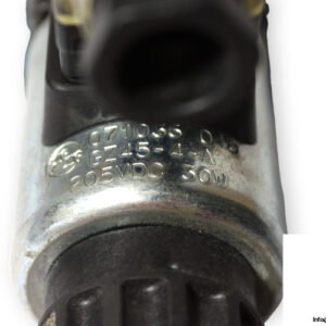 Vickers-M-3-SEW-10-U13_420-M-G205-N9K4-3-02733-solenoid-operated-directional-valve-(used)-1