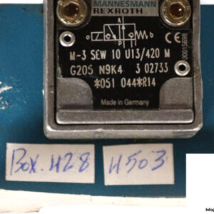 Vickers-M-3-SEW-10-U13_420-M-G205-N9K4-3-02733-solenoid-operated-directional-valve-(used)-2