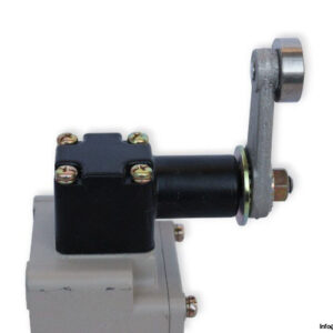 omron-2XH-CA2-limit-switch-(used)-1