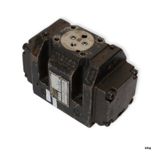 parker-D31FTB31CC4NF-0022-pilot-operated-proportional-directional-valve-used