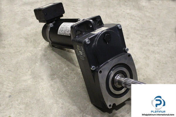 r&m-materials-handling-MF06LB100-132G80008E-IP55-servo-motor