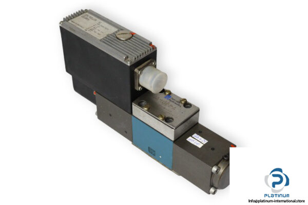 rexroth-R900558830-directional-high-response-control-valve-new