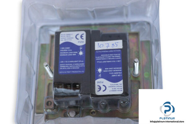 crabtree-P250-double-dimmer-(new)-1