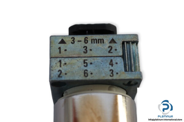 siemens-3SB3-500-4AD11-keyed-selector-switch-(new)-1