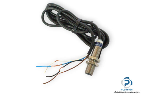 telemecanique-XS1-M12KP340-inductive-sensor-used