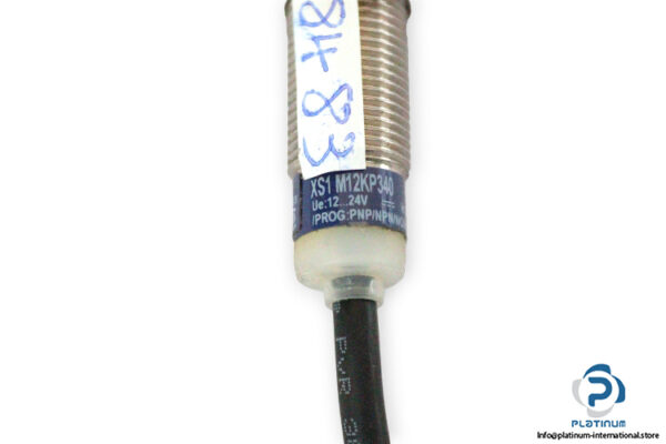 telemecanique-XS1-M12KP340-inductive-sensor-used-2