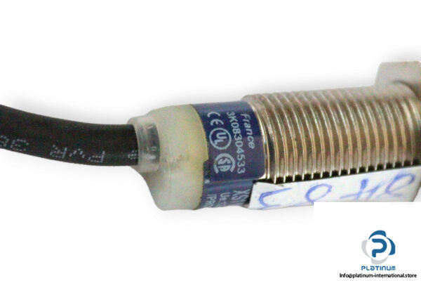 telemecanique-XS1-M12KP340-inductive-sensor-used-3