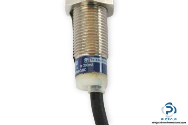 telemecanique-XS1-M12KP340-inductive-sensor-used-4