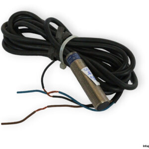 telemecanique-XS1M12PA370-inductive-sensor-new