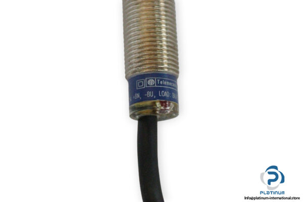 telemecanique-XS1M12PA370-inductive-sensor-new-2