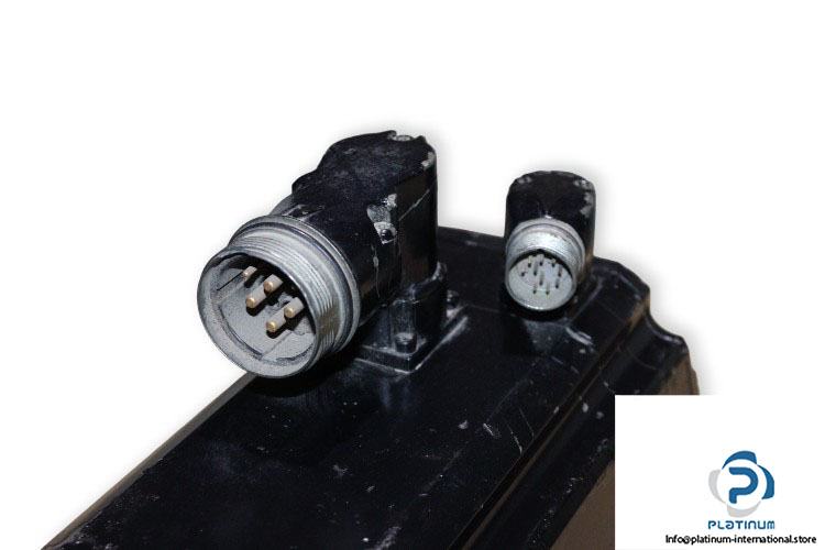 schneider-electric-BSH1402T11F2P-ac-servomotor-used-1