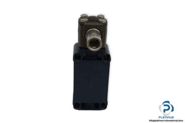 schmersal-TV10S-335-02Z-M20-hinge-safety-switch-(New)-1