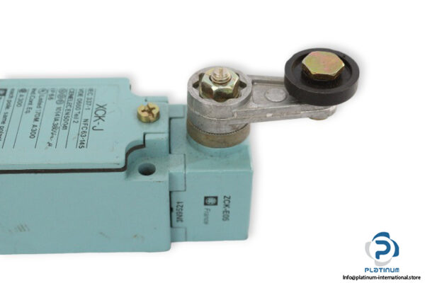 telemecanique-ZCK-J2_ZCK-E05-limit-switch-(New)-1