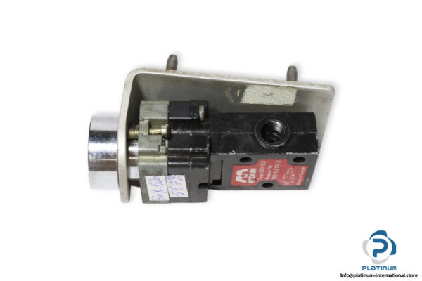 Mecman-550-153-push-button-valve-(used)-2