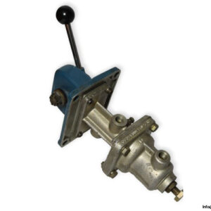 Wabco-361-002-0300R-directional-control-valve-(used)