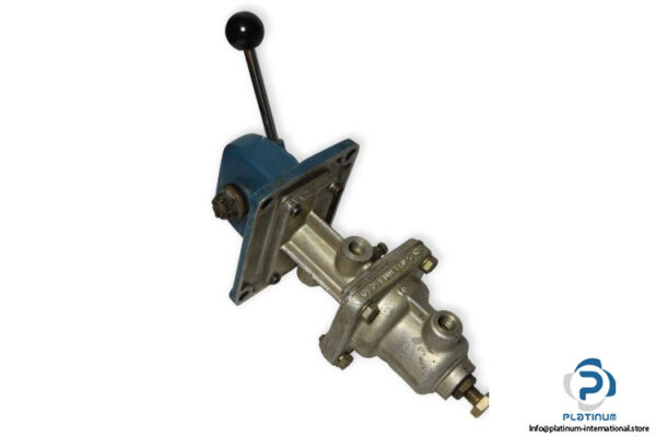 Wabco-361-002-0300R-directional-control-valve-(used)