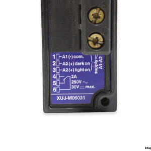 telemecanique-XUJ-M06031-photoelectric-reflex-sensor-used-3