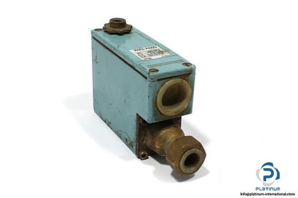 telemecanique-XMJ-A003-pressure-switch